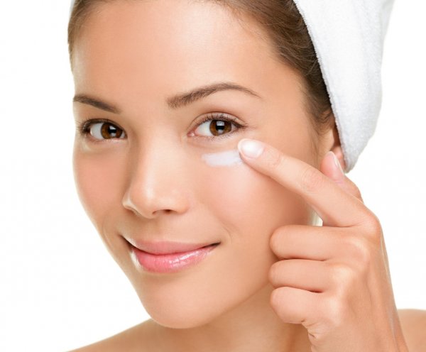 Kandungan Skin Care Yang Dapat Mengatasi Kantung Mata